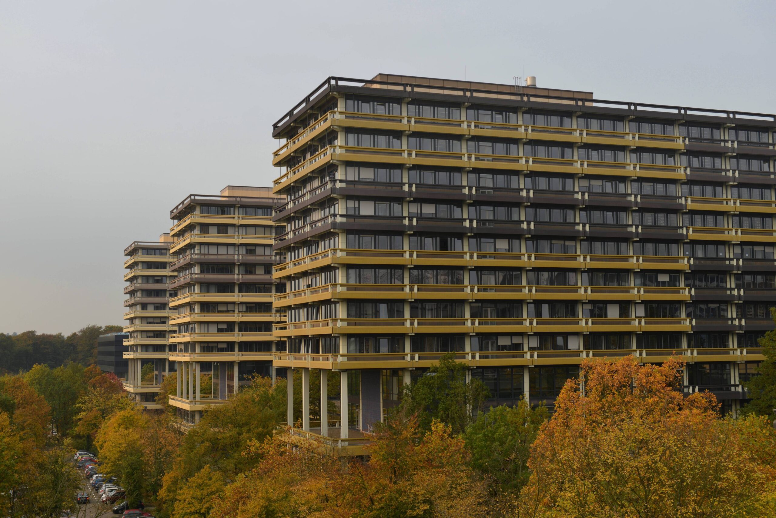 Ruhr-Universität: In Bochum reihen sich Blöcke aneinander