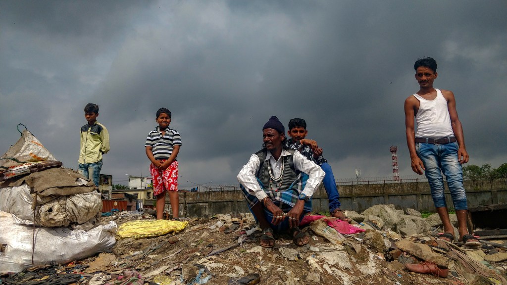 So leben Müllsammler auf Indiens größter Deponie