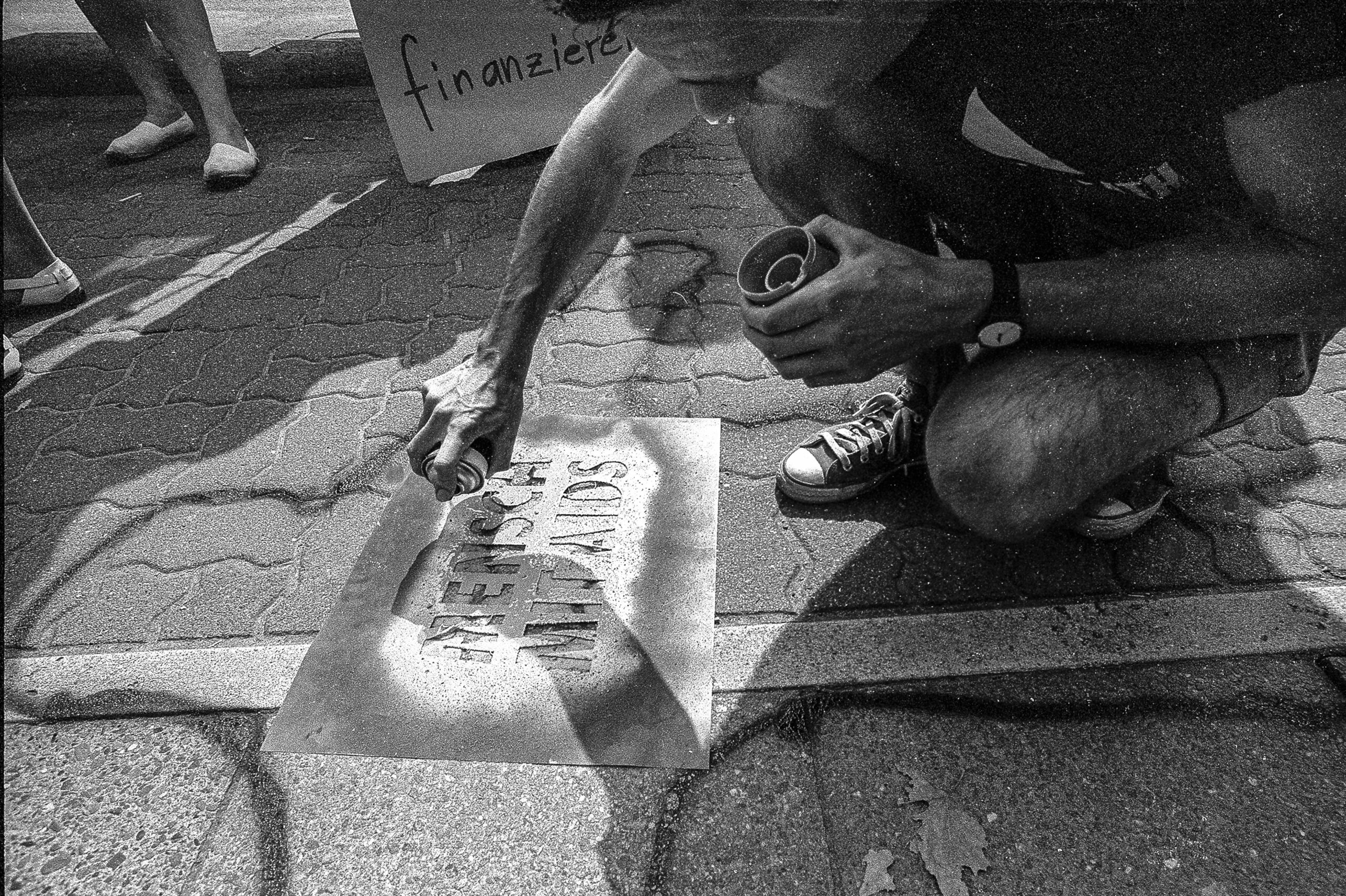 Die Aids-Aktivisten-Gruppe Act up protestiert in Berlin