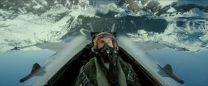 Tom Cruise als Kampfpilot kopfüber im Cockpit. Der neue Top Gun Film ist super geil aber richtig dumm