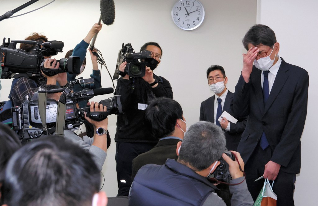 Ex-Hotel Boss Dies by Suicide After Admitting to Changing Communal Bathwater Only Twice a Year