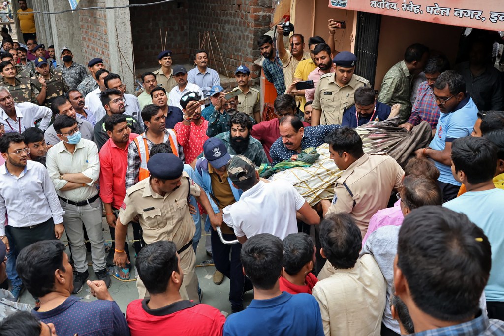 Temple Becomes Deathtrap After Floor Caves In, Killing 35