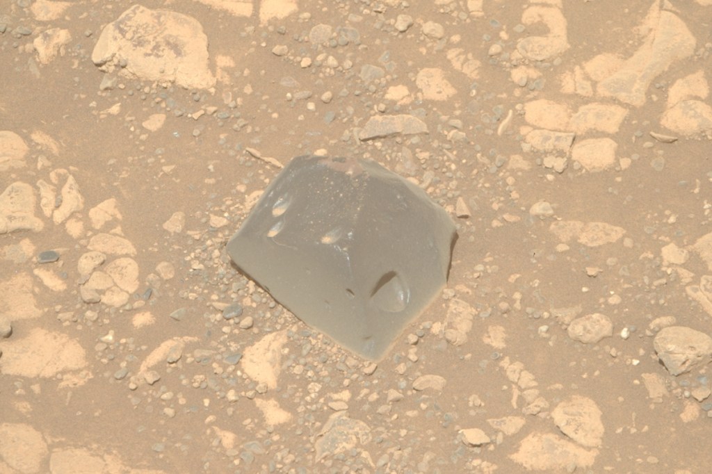 this-strange-out-of-place-rock-on-mars-has-scientists-puzzled