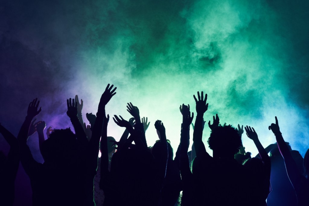 tiktoker-blames-iphone-cameras-for-gen-z-bailing-on-nightclubs